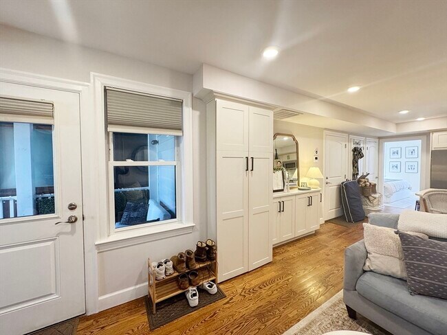 Building Photo - 276 Sumner St