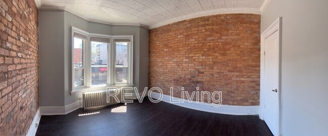 Building Photo - 477-477 King St E