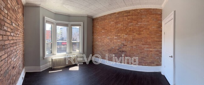 Photo du bâtiment - 477-477 King St E