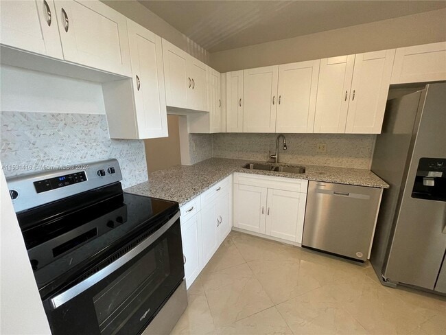 Building Photo - 130 Lake Meryl Dr