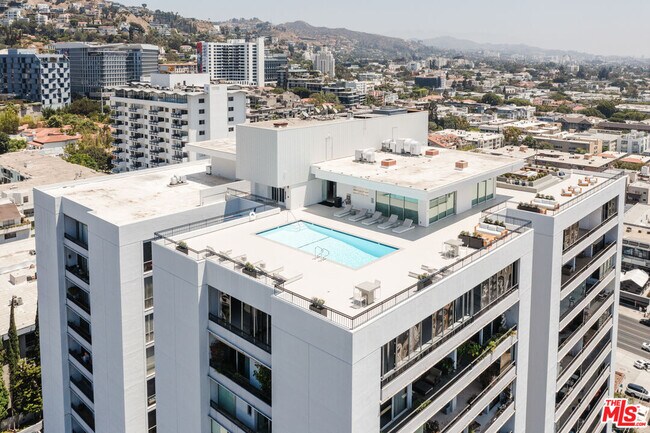 Foto del edificio - 1100 Alta Loma Rd