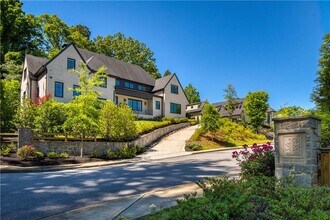 Building Photo - 840 Kenry Ct NE