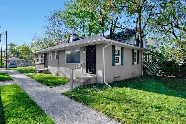 Foto del edificio - 2383 Hiawatha Park Dr