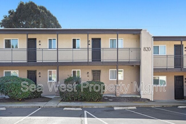 Building Photo - 820 Encinitas Blvd