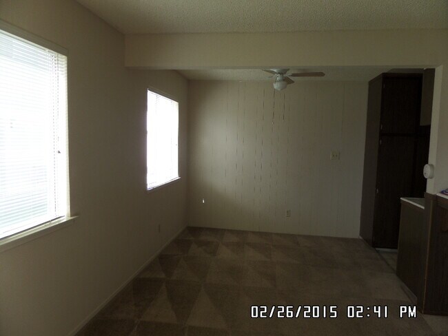Building Photo - Nice Condo Old Elk Grove