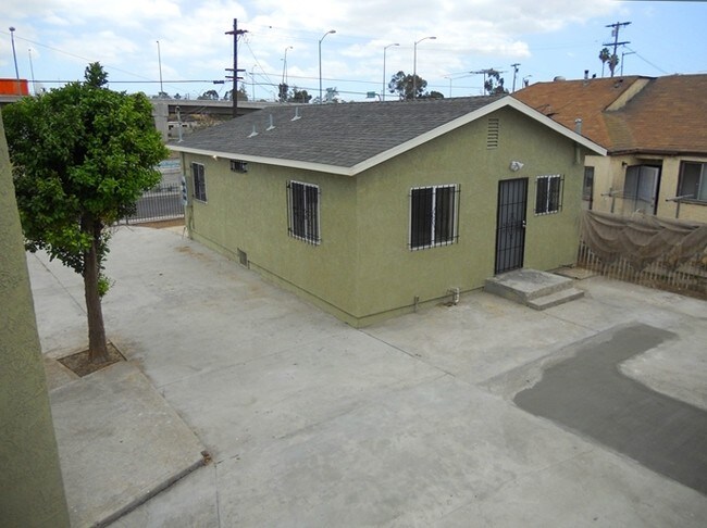 Foto del edificio - 1834 E 114th St