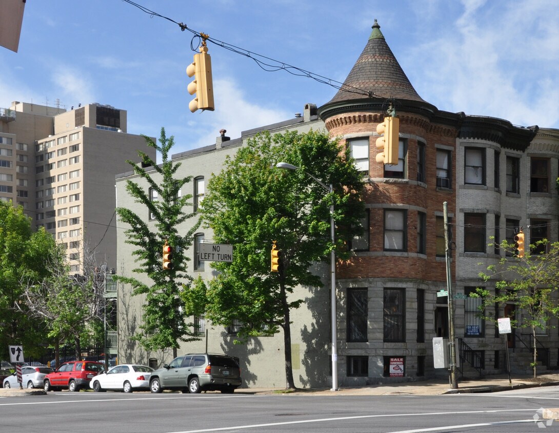Primary Photo - 221-223 E Preston St