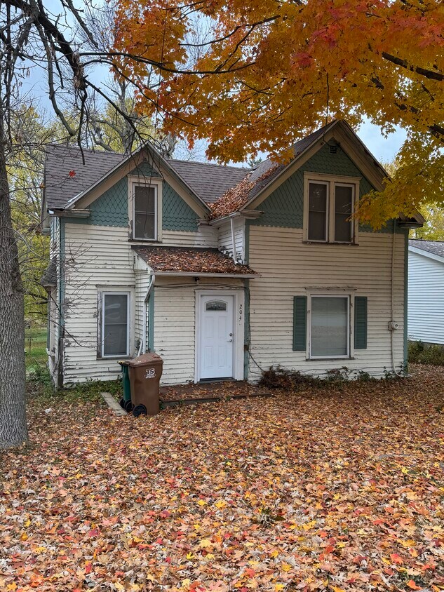 Primary Photo - 204 Independence Ave S