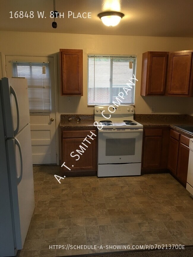 Foto del edificio - Pet Friendly!! Great Golden location!! 2 b...