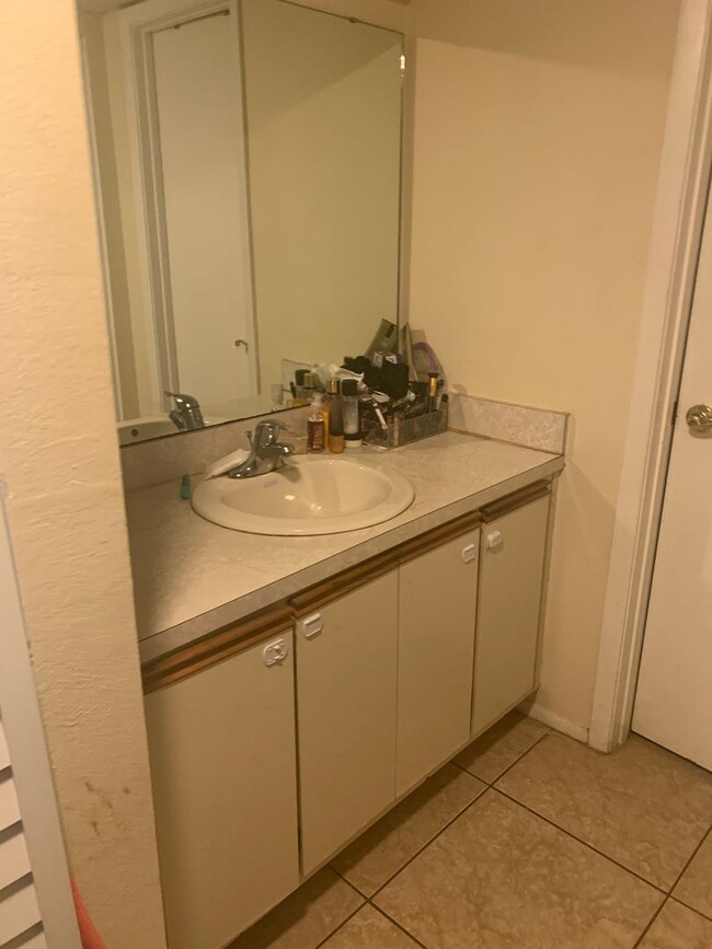 Building Photo - Two Bedroom Condo In Midport Place II  Til...