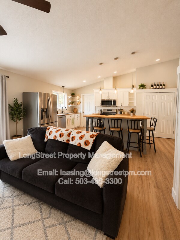 Building Photo - 3206 SE Summerfield Dr