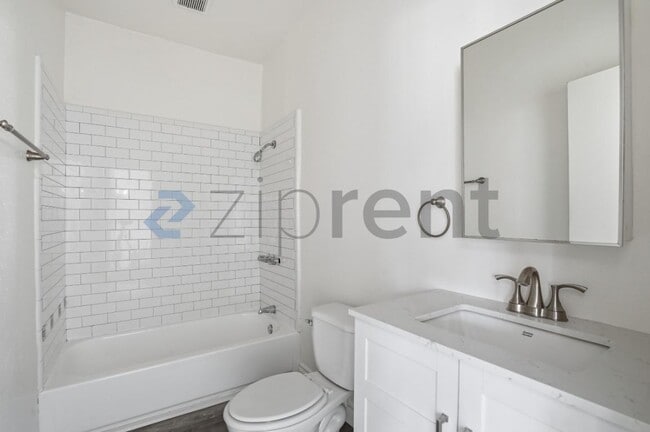Building Photo - 1513 W 12th Pl