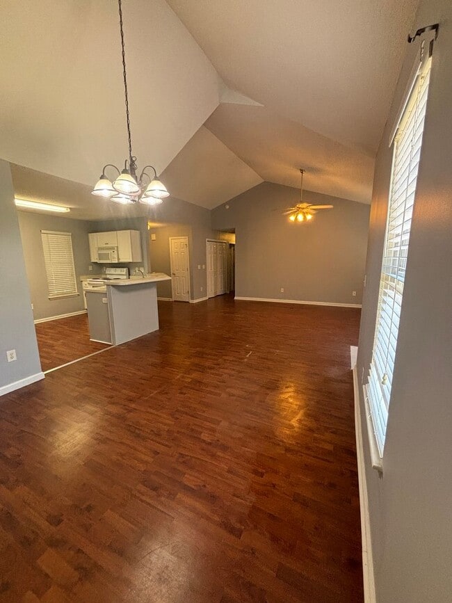 Building Photo - 3BR House with Community Pool