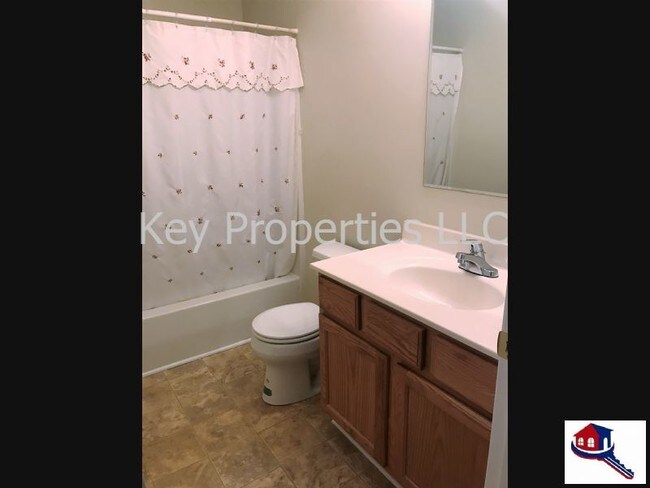 Building Photo - 208 Executive Meadows Dr