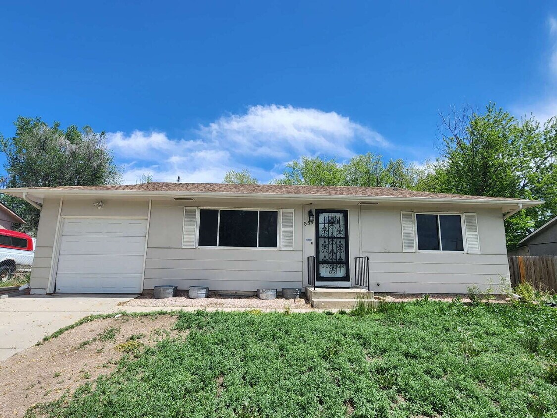 Primary Photo - "Charming 4-Bed Home with 1.75 Baths in Co...