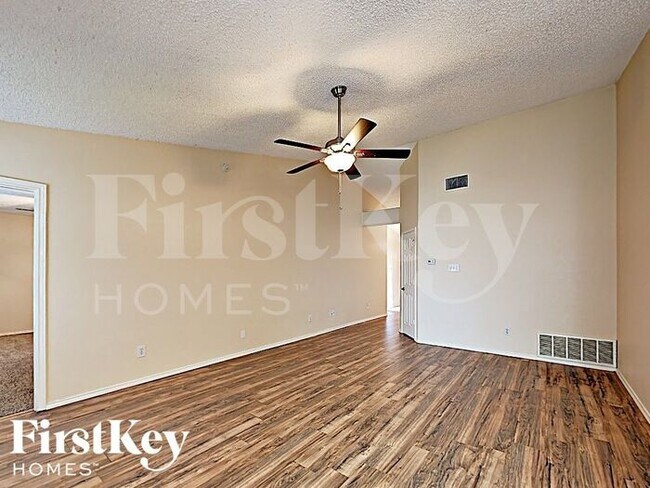 Foto del edificio - 6222 Arrowwood Dr