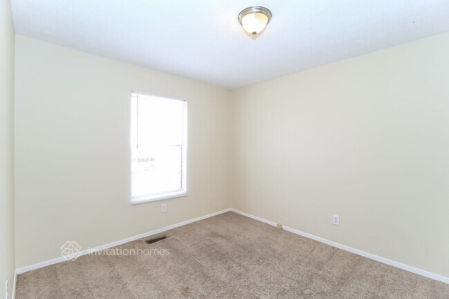 Building Photo - 3210 Linden Dr