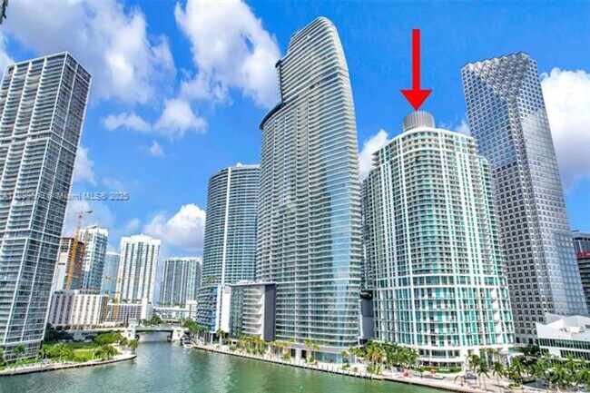 Foto del edificio - 300 S Biscayne Blvd