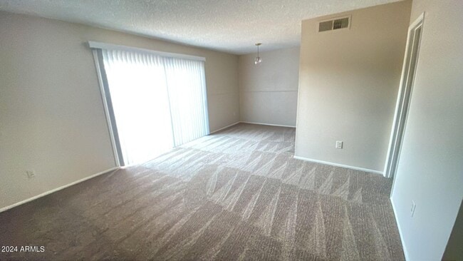Foto del edificio - 5902 W Golden Ln