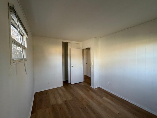 Building Photo - 1440 Azalea Dr