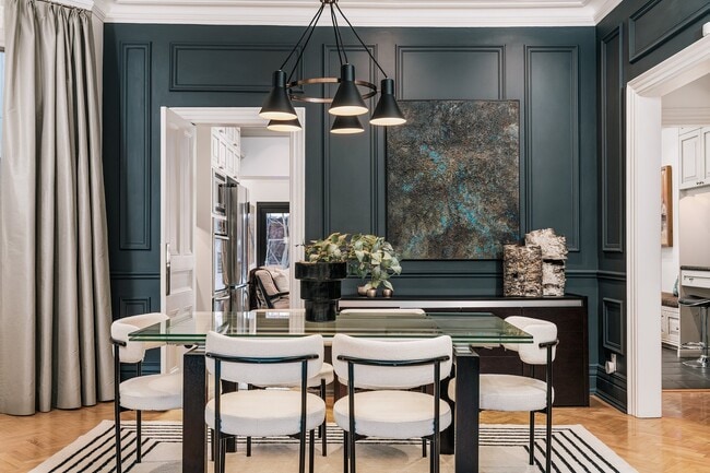 Building Photo - 134 Roxborough St W