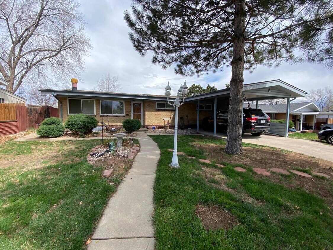 Beautiful ranch style brick home with a car port - 7960 Hooker St