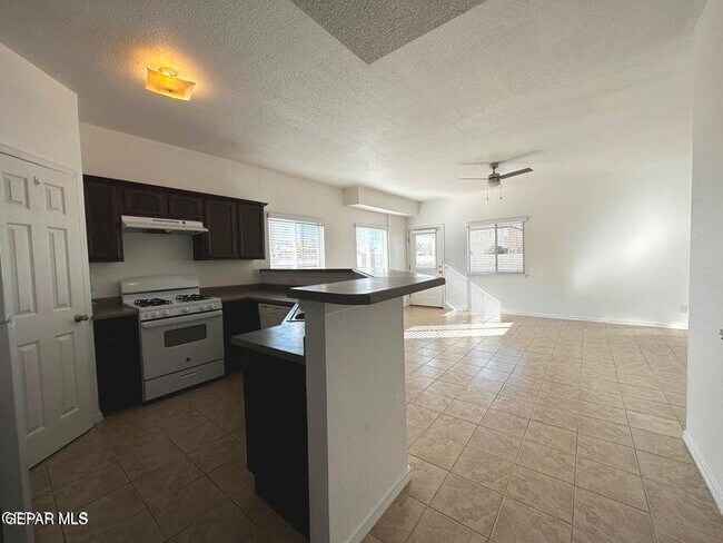 Building Photo - 5905 Cielo De Oro Pl