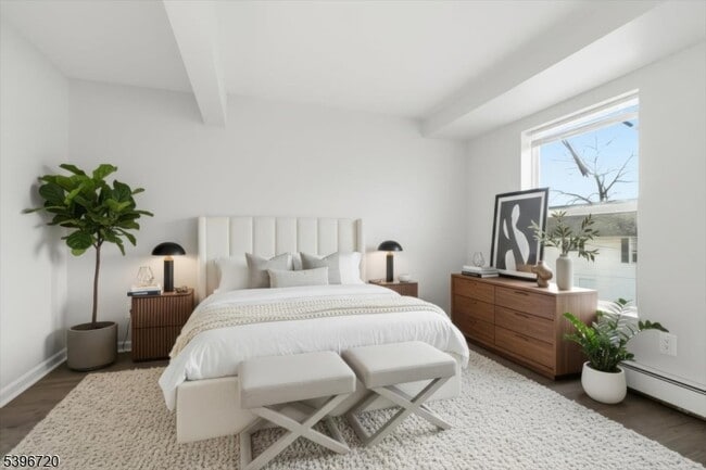 Building Photo - 89 Main St