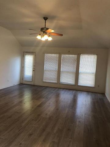 Foto del edificio - 15840 Scenic Rd