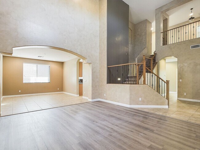 Foto del edificio - Carefree Hwy/27th Dr Gorgeous 6 Bedrooms/4 Bath 3695 Sq Ft Home