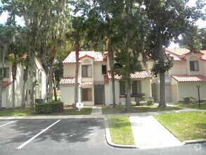 Building Photo - 1003 Country Club Dr