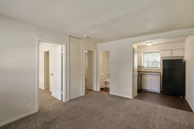 Building Photo - 5415 3 Rd St