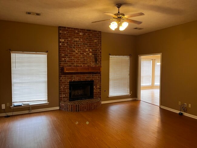 Building Photo - 4009 Hunter Creek Dr