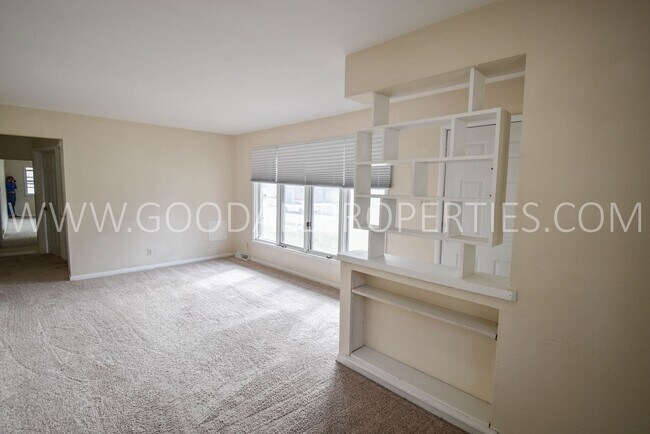 Building Photo - 3 Bedroom 1 Bath Ranch Home with a 2 car d...
