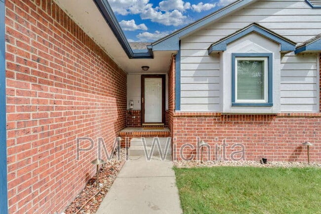 Building Photo - 6514 W Briarwood Ave
