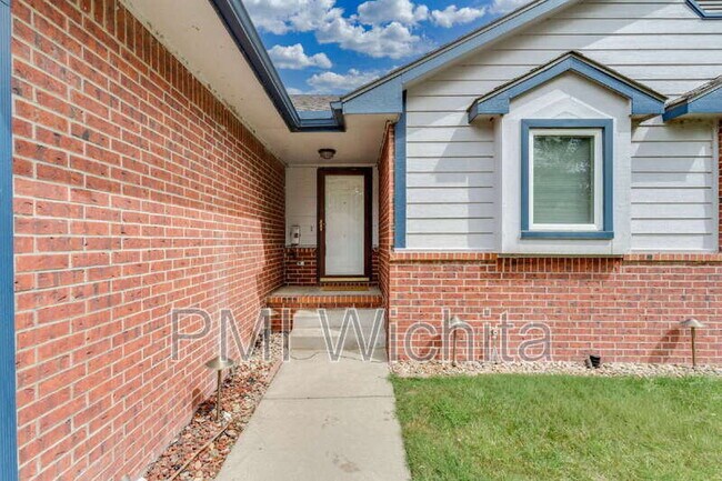Foto del edificio - 6514 W Briarwood Ave