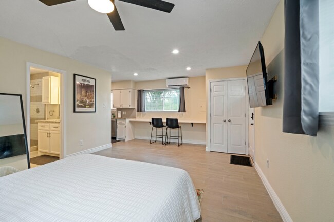 Building Photo - 8102 Coastway Ln