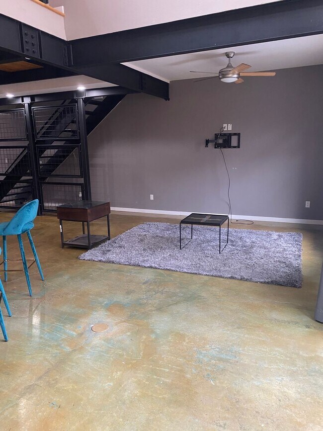 Foto del edificio - Contemporary 2 Bedroom, 2.5 Bath townhouse...