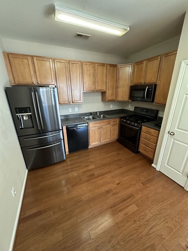 Building Photo - 2211 Raven Road #104