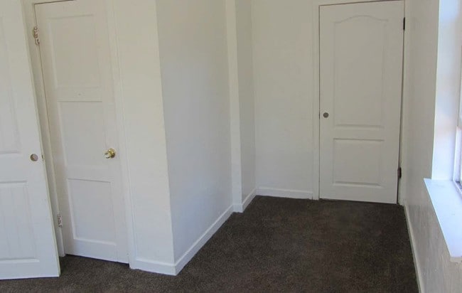 Interior Photo - 1808-1822 South Ave