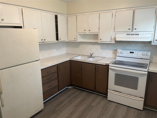 Building Photo - 2409 13th St W