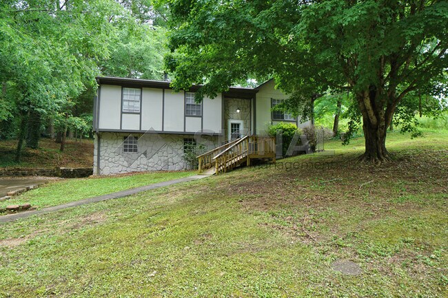 Building Photo - 5923 Debbie Dr