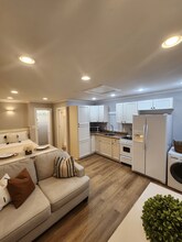 Building Photo - 490 E Stanford St