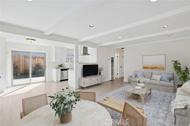 Foto del edificio - 2048 Garden Ln