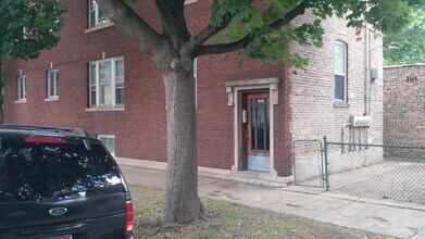 Building Photo - 3549 N Seeley Ave