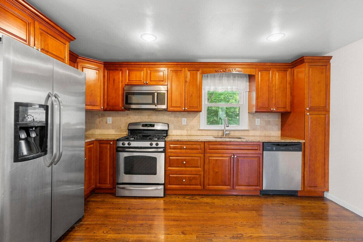 Primary Photo - 130 Ashton St