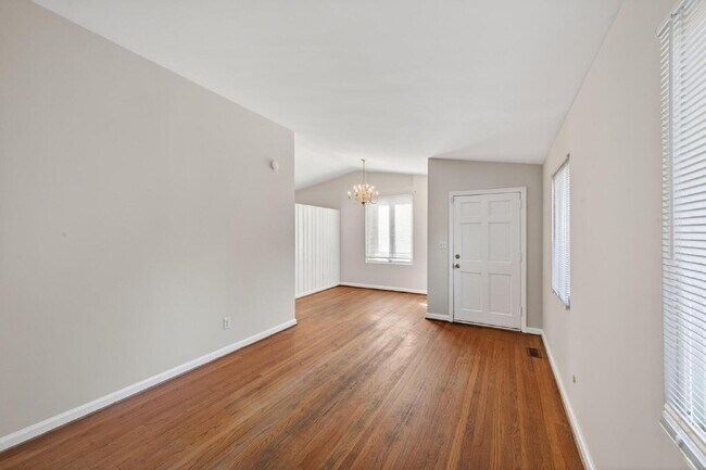 Building Photo - Brick Home AVAILABLE NOW
