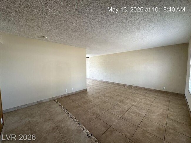 Foto del edificio - Cozy 4-Bedroom Home Near Las Vegas Strip with Large Yard & Covered Patio