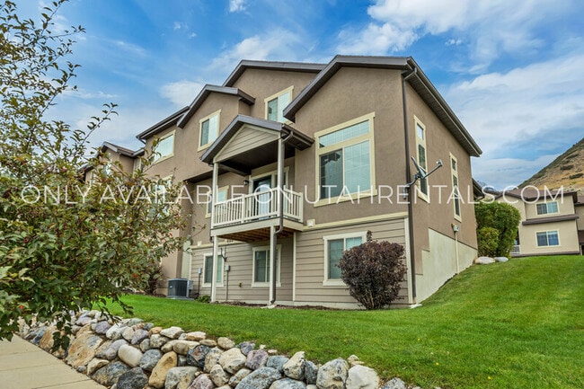 Building Photo - 874 S Aspen Wy