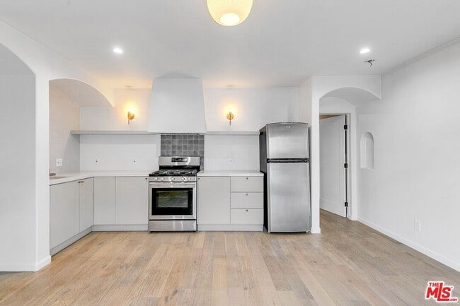 Foto del edificio - 3206 Larissa Dr